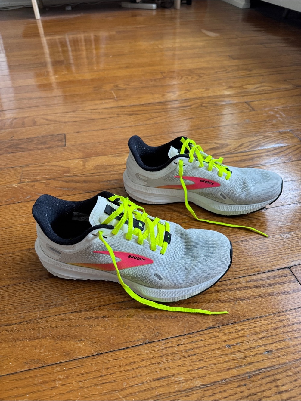 Brooks Launch 9 White Running Sneakers sz 7.5 womens